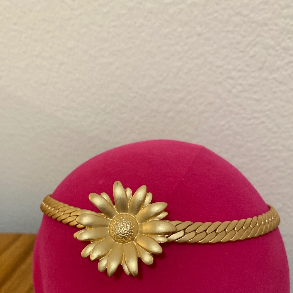 Gold sunflower chain choker